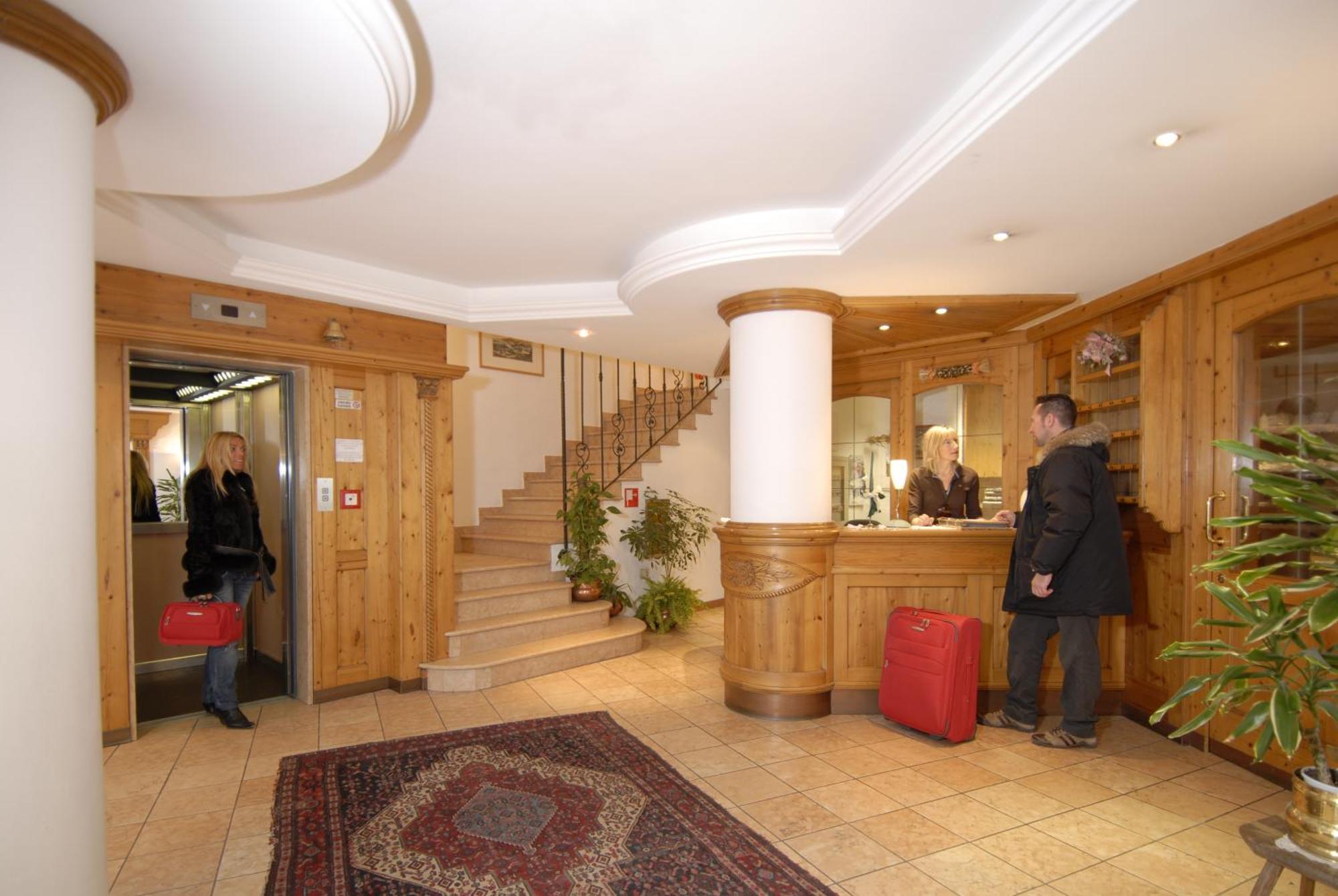 Central Hotel Moena Esterno foto